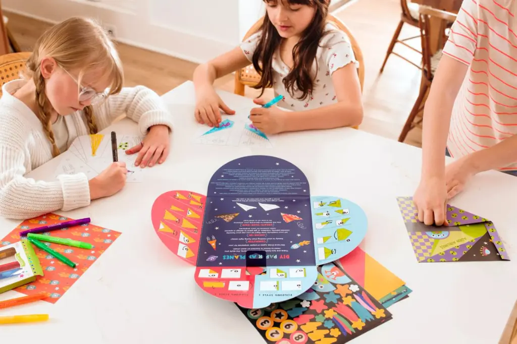 161-121-DIY-Paper-Airplanes-L7 -  1200px.webp