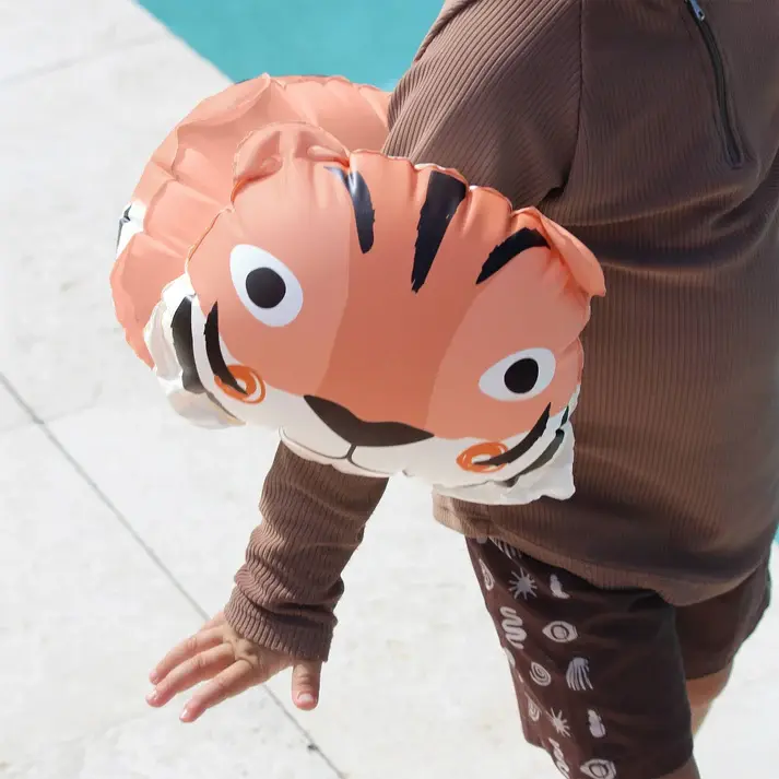 Sunnylife-Tino-The-Tiger-Inflatable-Arm-Bands-Clay-Lifestyle-2.webp