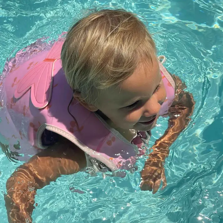 Sunnylife-Into-The-Wild-Kids-Swim-Vest-Candy-Cherry-Lifestyle-5.webp