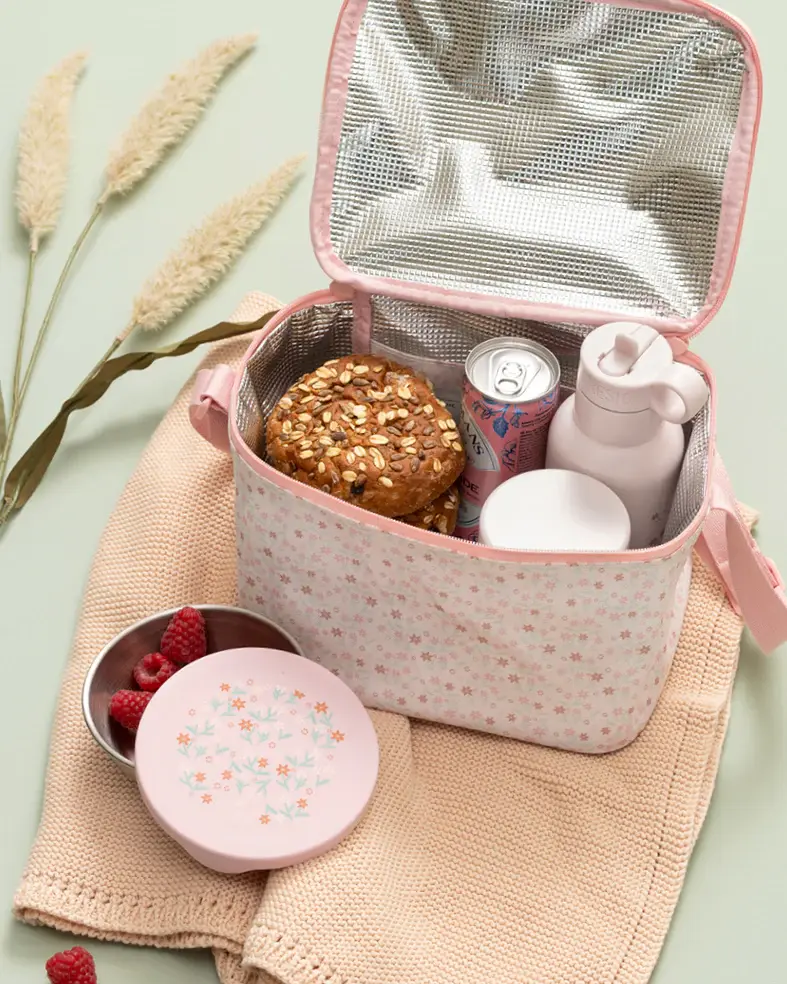 garden_flowers_inside_coolbag_large_251b8402-b439-466b-93c8-d914a0474ee4.webp