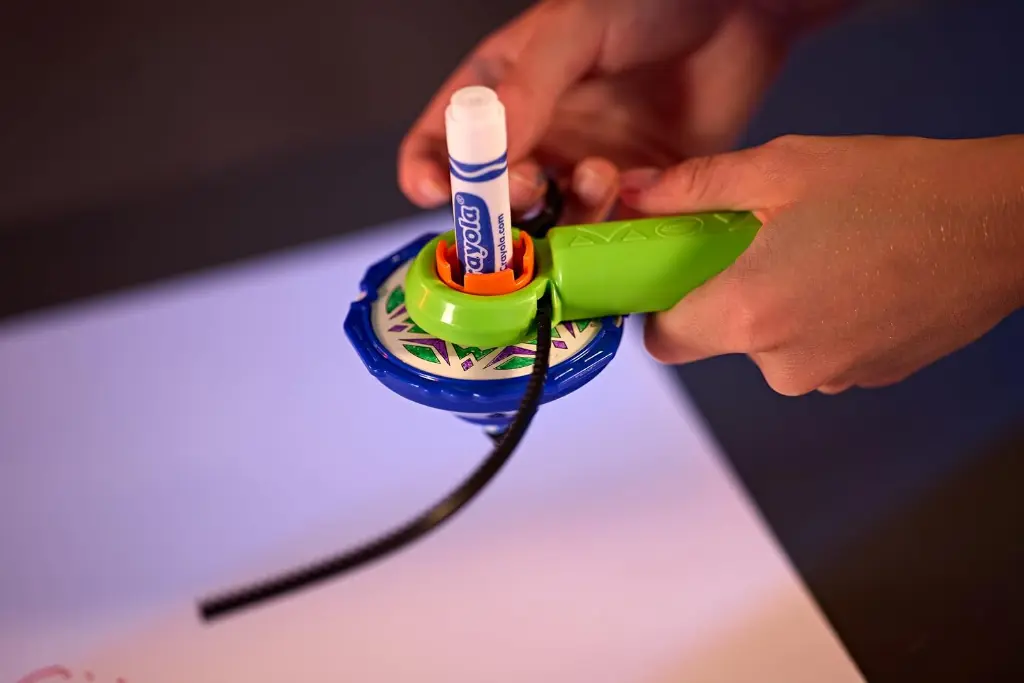 crayola-battle-whirls-3.webp