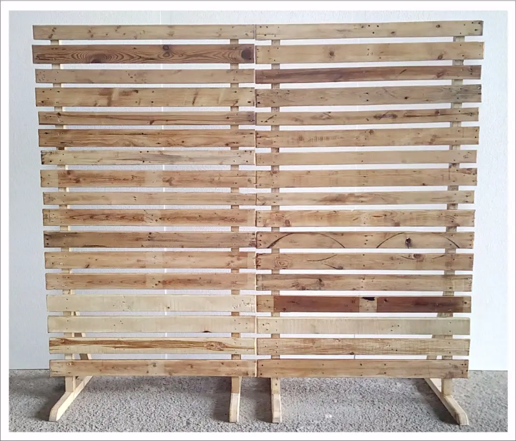 wooden-pallet-panel-natural-white-rental.-1.webp