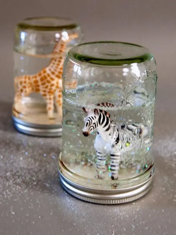 Fantasy-party-entertainment-kids-arts-crafts-snow-globes-activity.webp