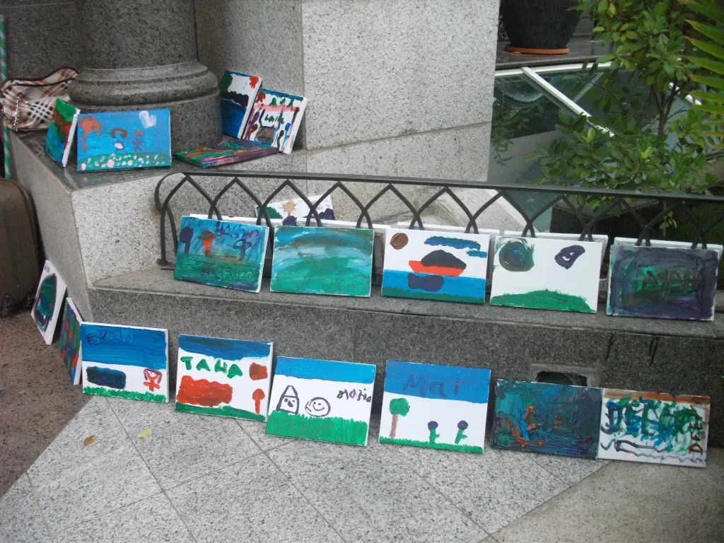 Fantasy-Party-Events-Entertainment-kids-Arts-and-Crafts-10-Persons-Canvas-Painting-2.webp