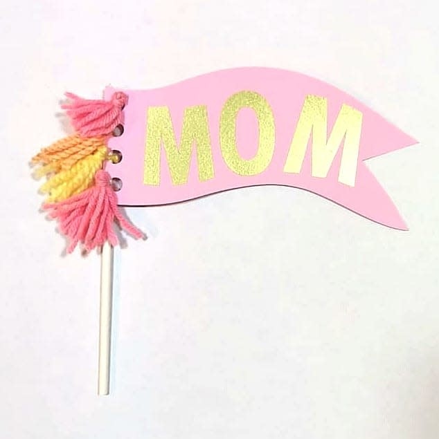 Flag - Mom