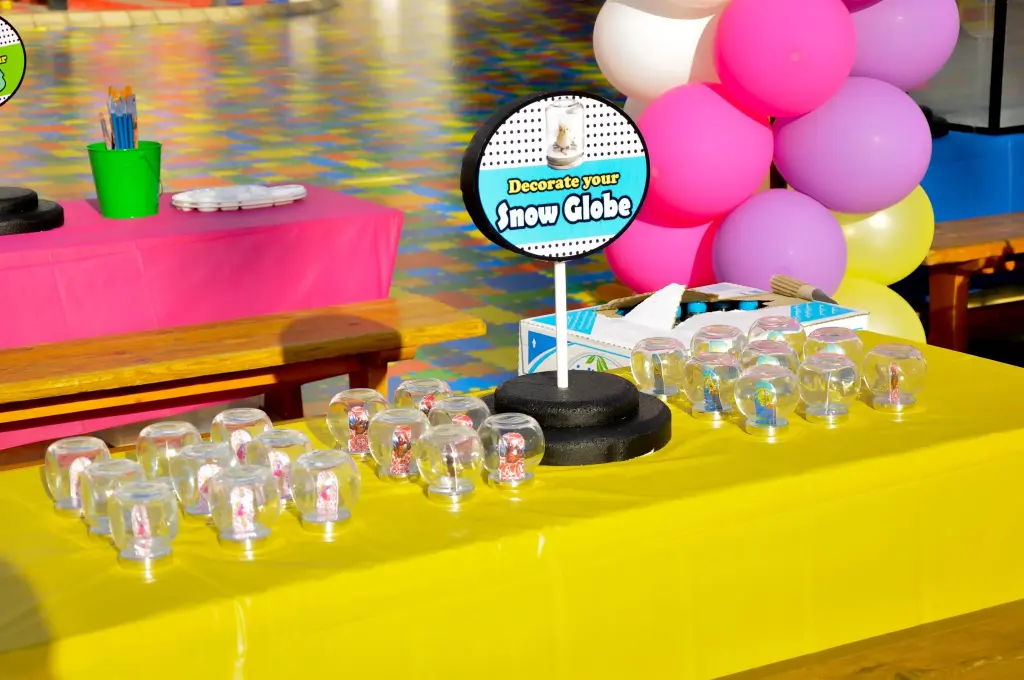 Arts and Crafts/10 Persons-Snow Globe