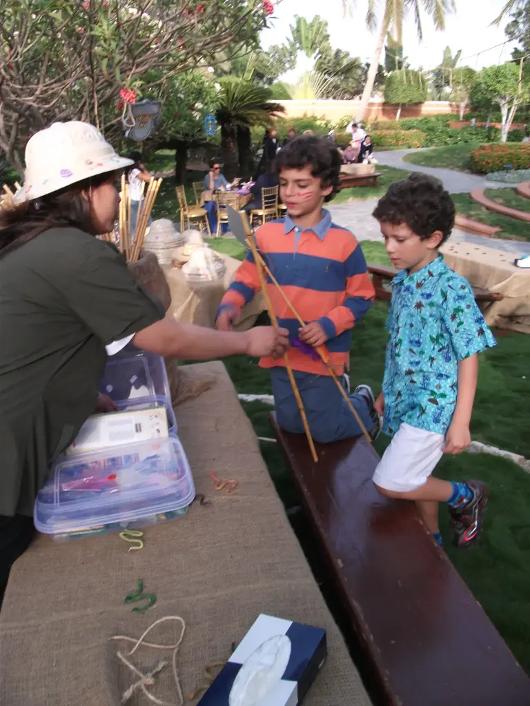 Arts and Crafts/10 Persons-Indian Spears