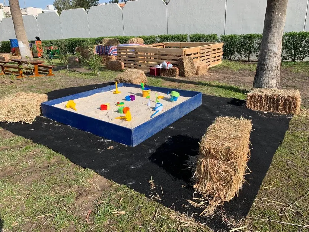 Sand Box (2x2x0.25)m filled with Sand Rental