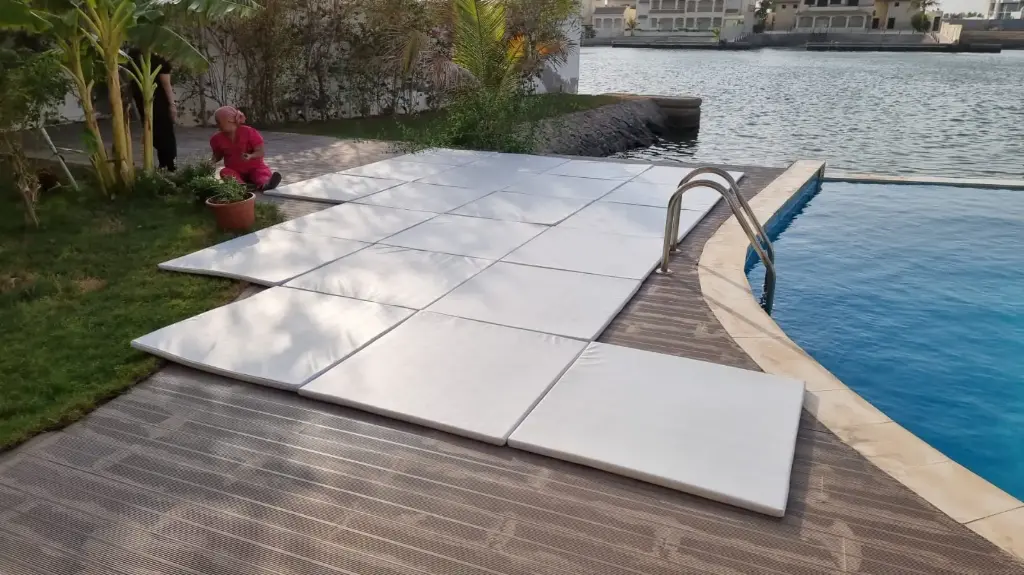 تأجير بساط ساحة لعب أبيض 4 قطع