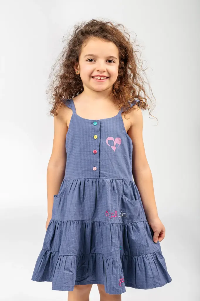 عين غين فستان "طب الجرة على تمها تطلع البنت لأمها"