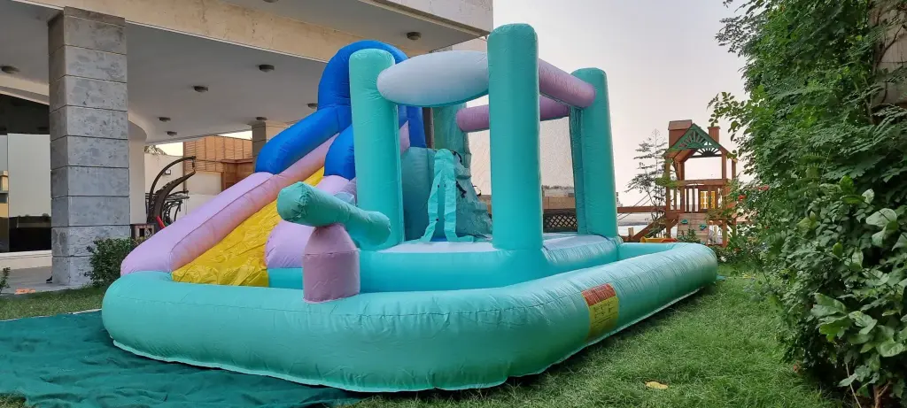 بيت لعب مع زحليقة بألوان الباستيل (طول 5 × عرض 4.2 × ارتفاع 2.5) إيجار