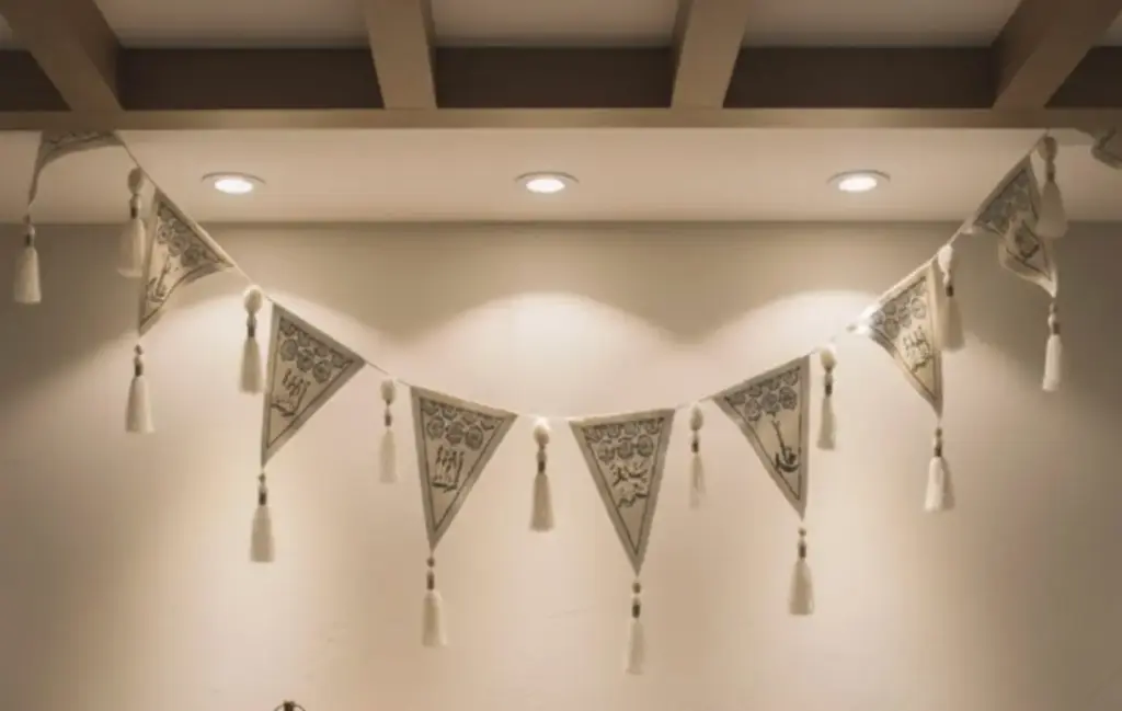 Ramadan Hanging Rope Decor – Arabic Triangle Bronze Mix 40cmX3m