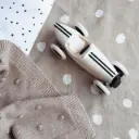 سيارة سباق صديقة للبيئة - أبيض